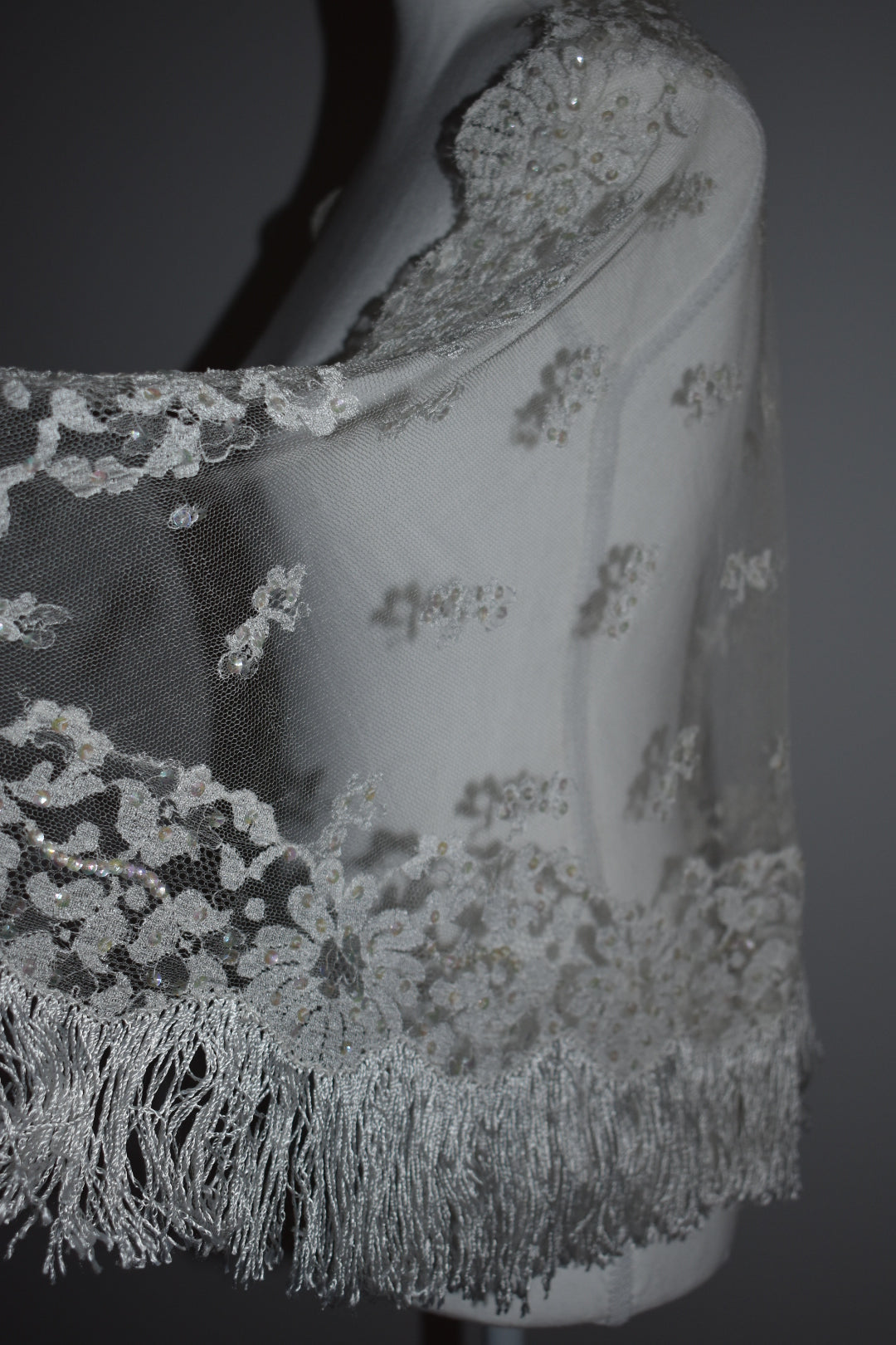 Vintage 1970s Spanish Ivory Lace Mantilla