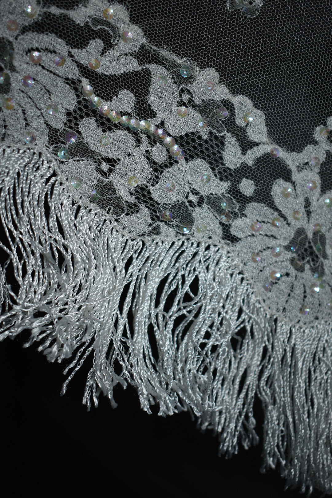 Vintage 1970s Spanish Ivory Lace Mantilla