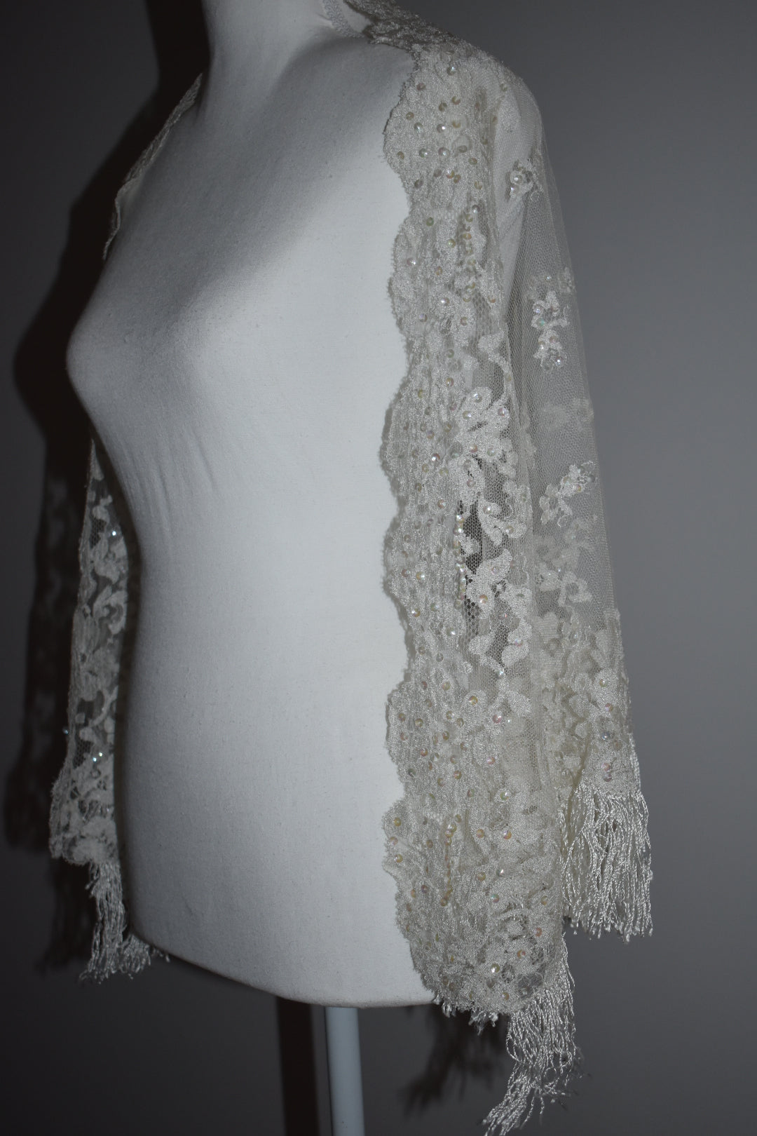 Vintage 1970s Spanish Ivory Lace Mantilla