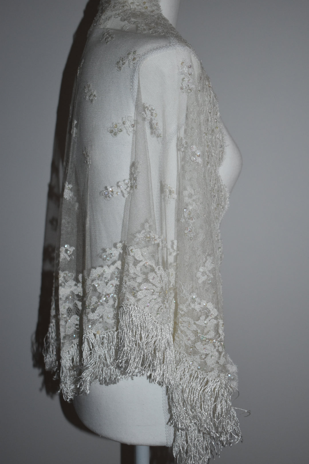 Vintage 1970s Spanish Ivory Lace Mantilla