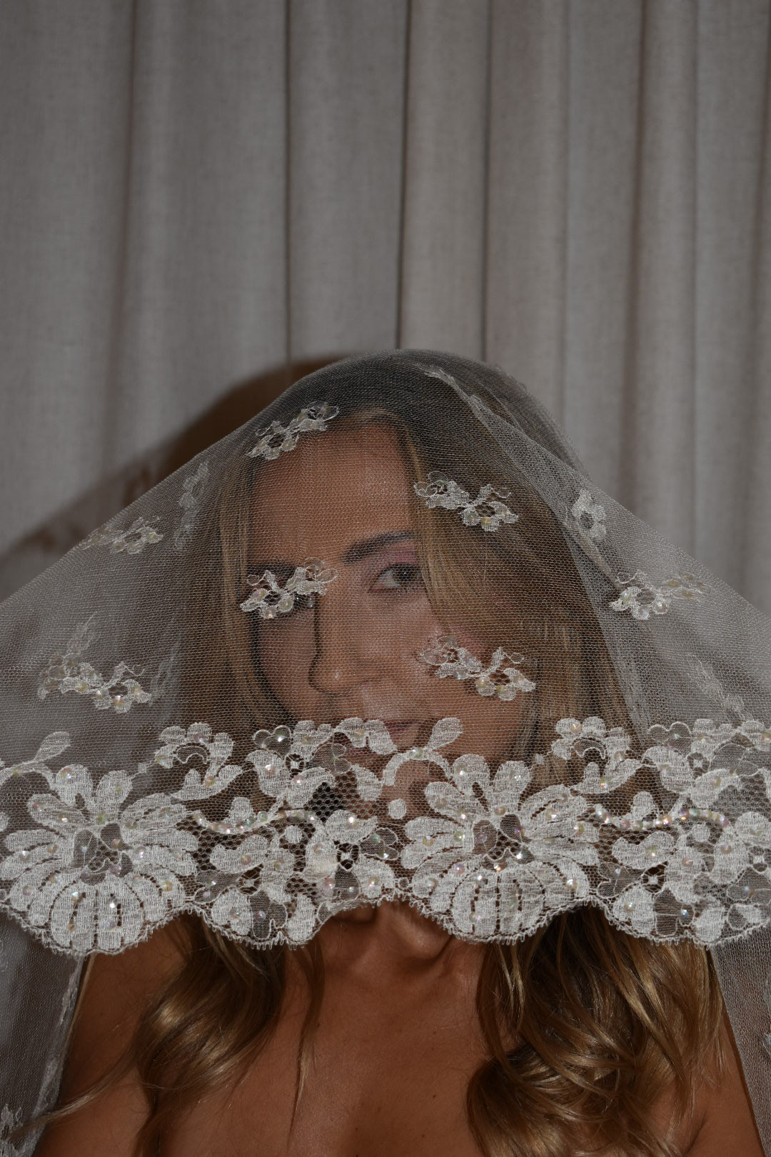 Vintage 1970s Spanish Ivory Lace Mantilla