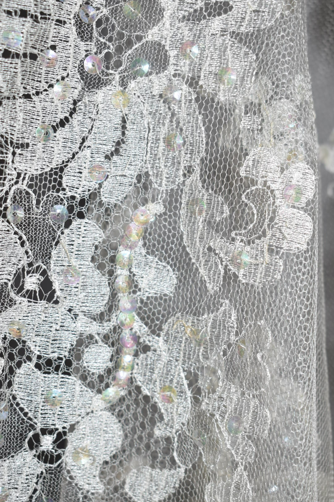 Vintage 1970s Spanish Ivory Lace Mantilla
